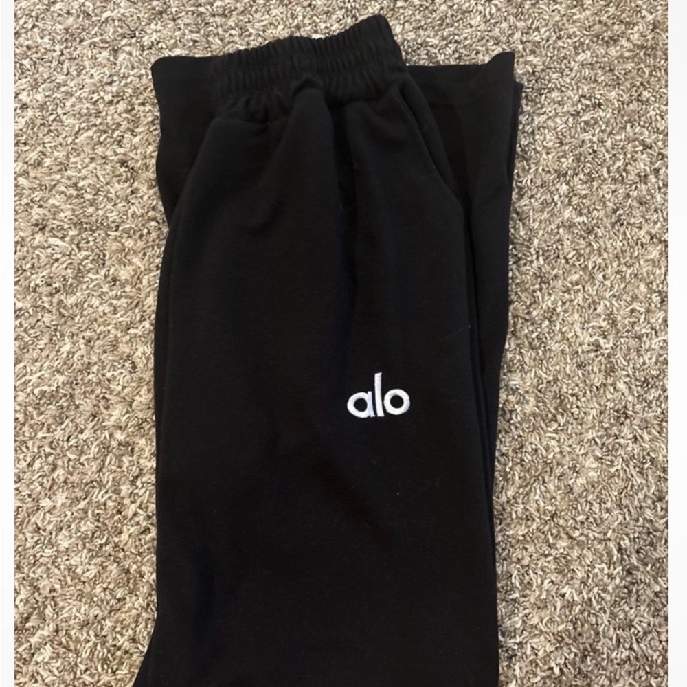 ALO Yoga womens Black Joggers
No tag. Barely worn. ** please read description - Picture 5 of 5